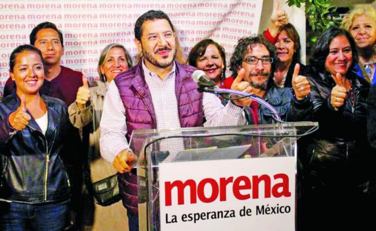 morena_con_su_dirigente_marti_batres_32009573