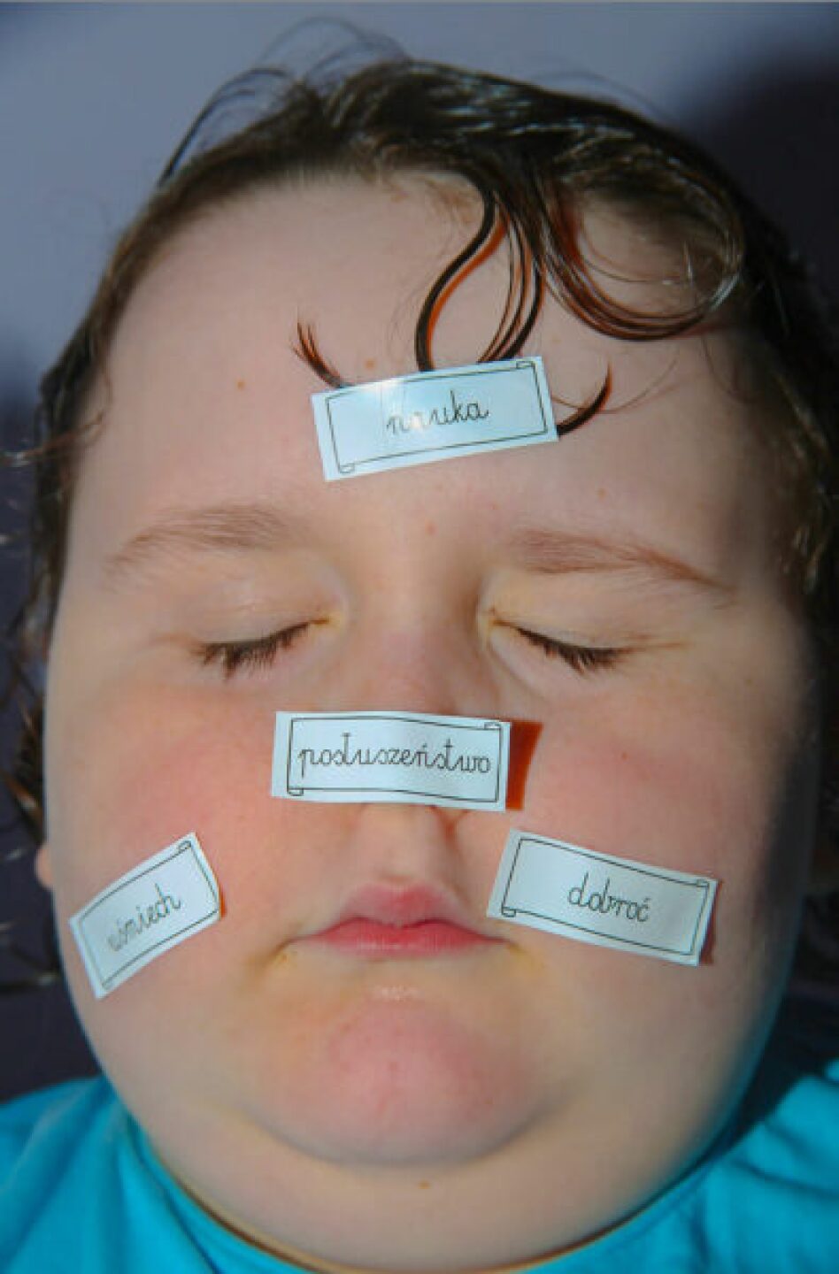 Karolina-Wojtas-sistema-educativo-rigido-militarista-fotos-11-395x600