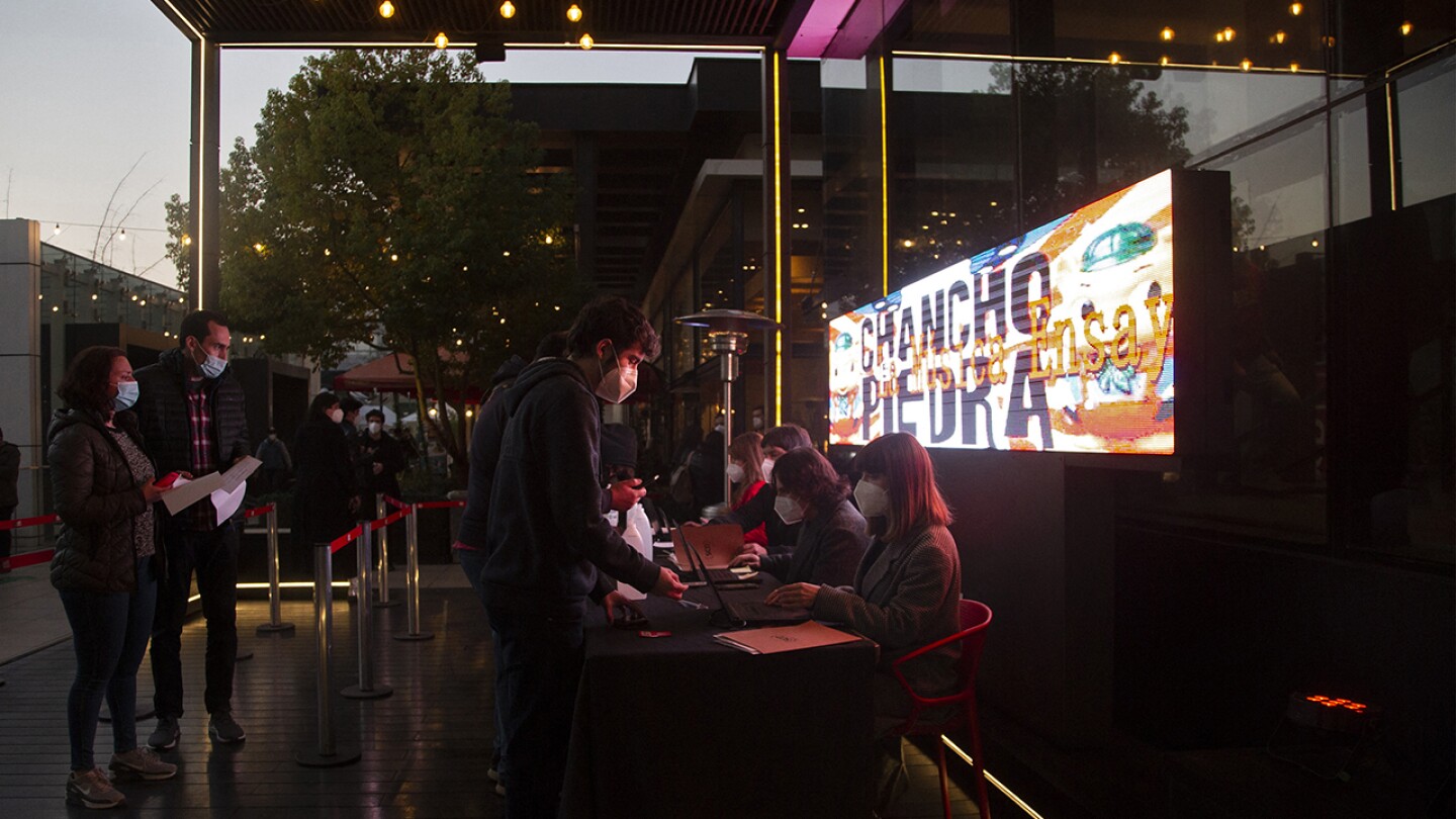 CHILE-HEALTH-VIRUS-MUSIC