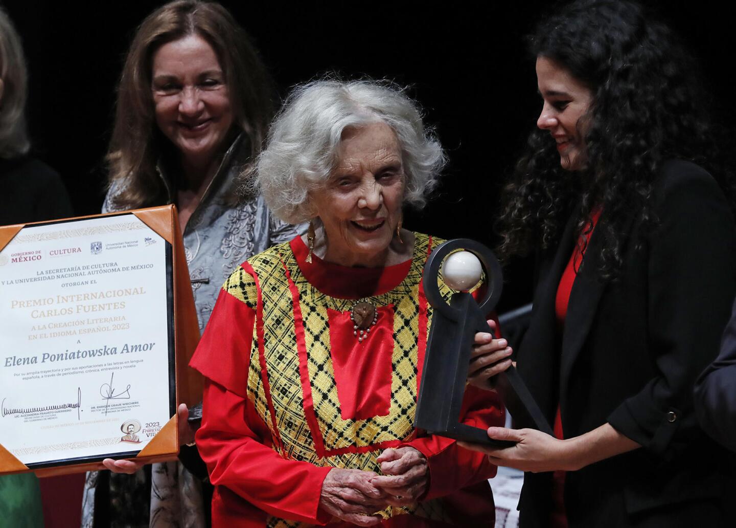Elena Poniatowska celebra el premio Carlos Fuentes: Me dan un boleto para subir al cielo