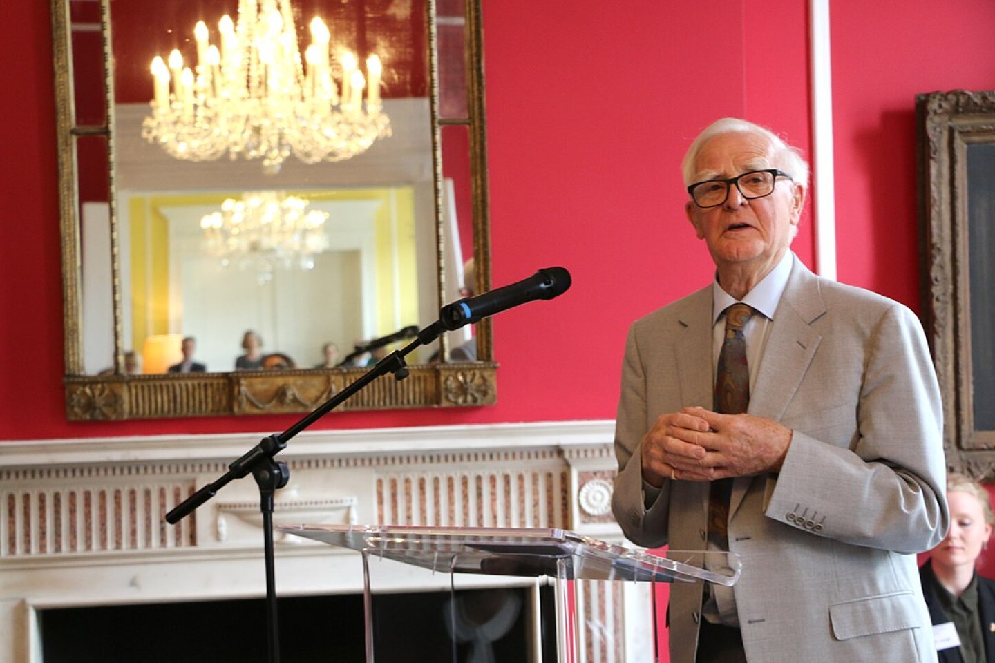 1080px-John_le_Carré_giving_his_thrilling_keynote_speech_(34470549483)