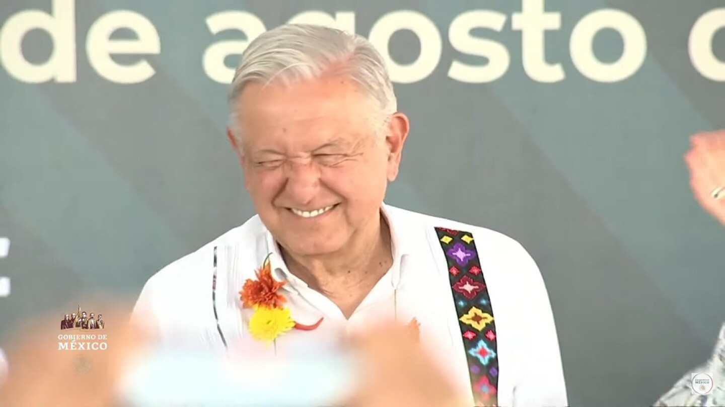 amlo risa.jpg