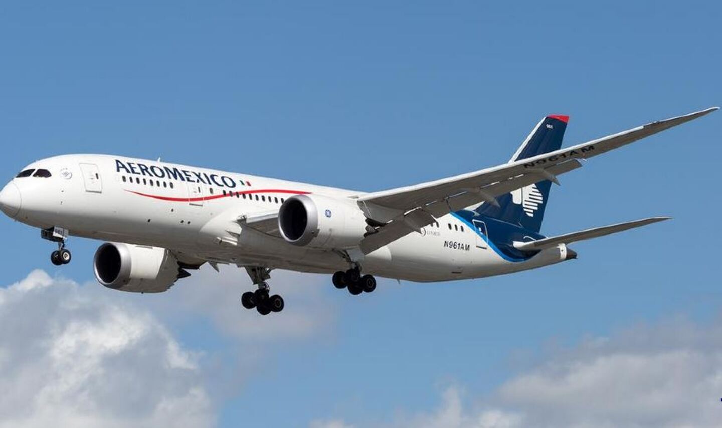 Reportan baja en la entrada aérea de turistas mexicanos a EU