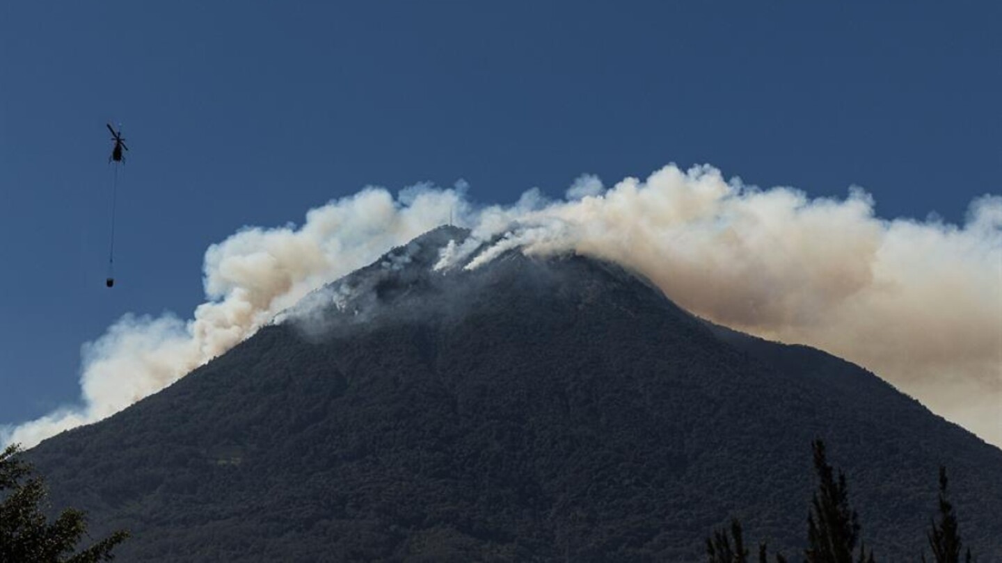 incendio volcán de agua