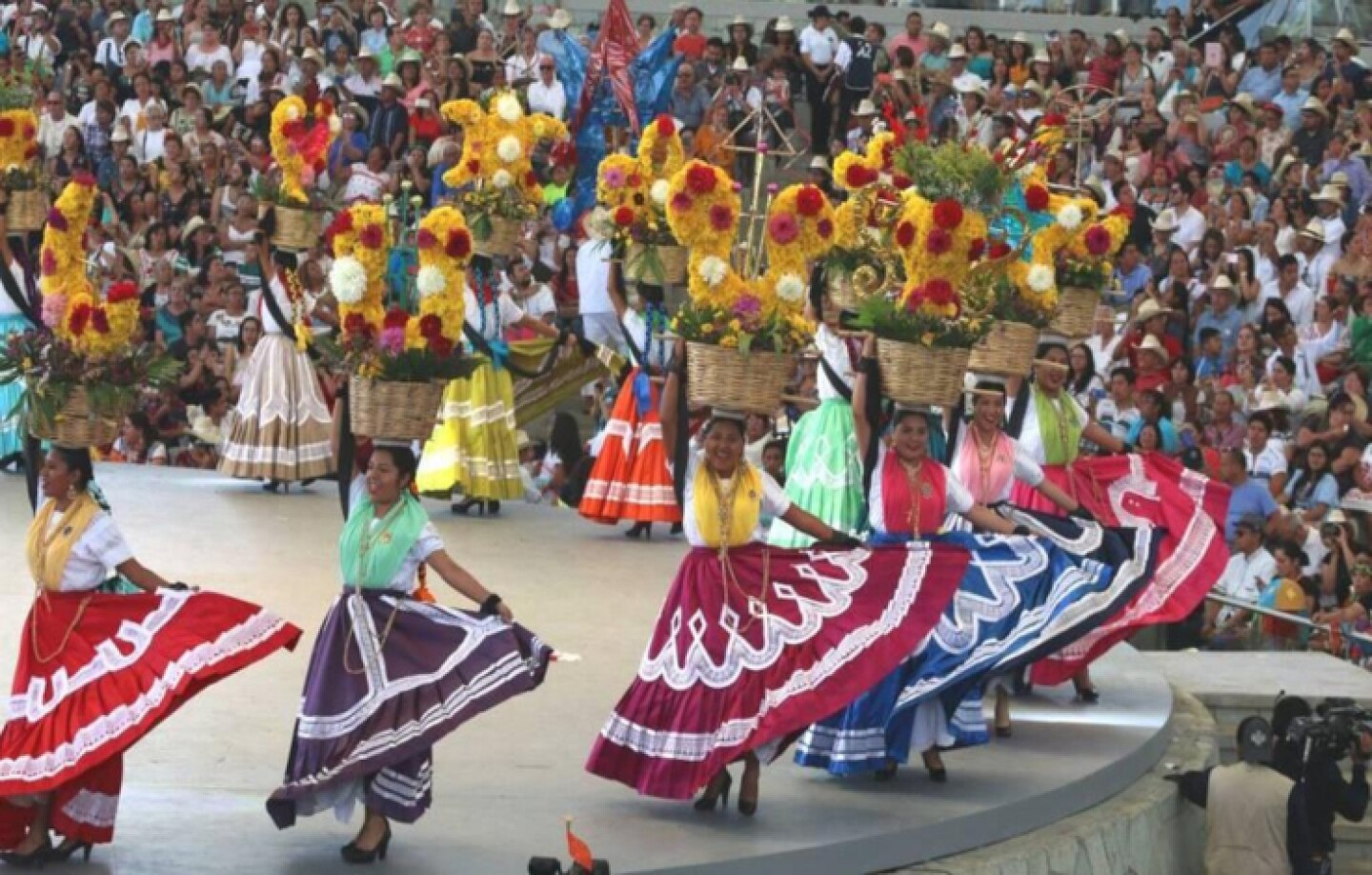 Guelaguetza_Oaxaca_línea