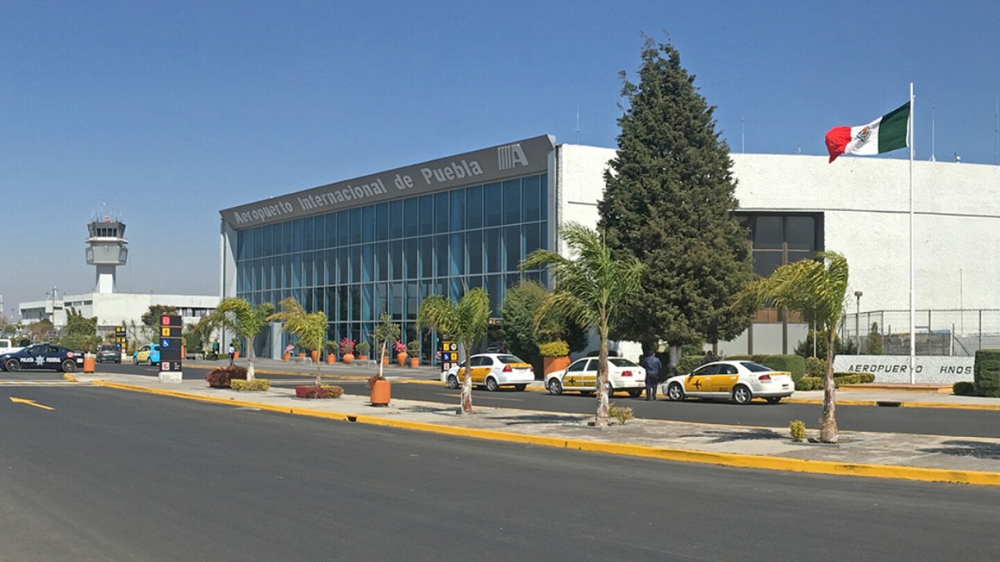 aeropuerto-puebla-ceniza-popocatepetl