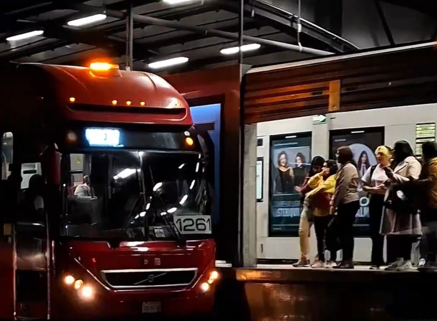 Metrobús horario nocturno