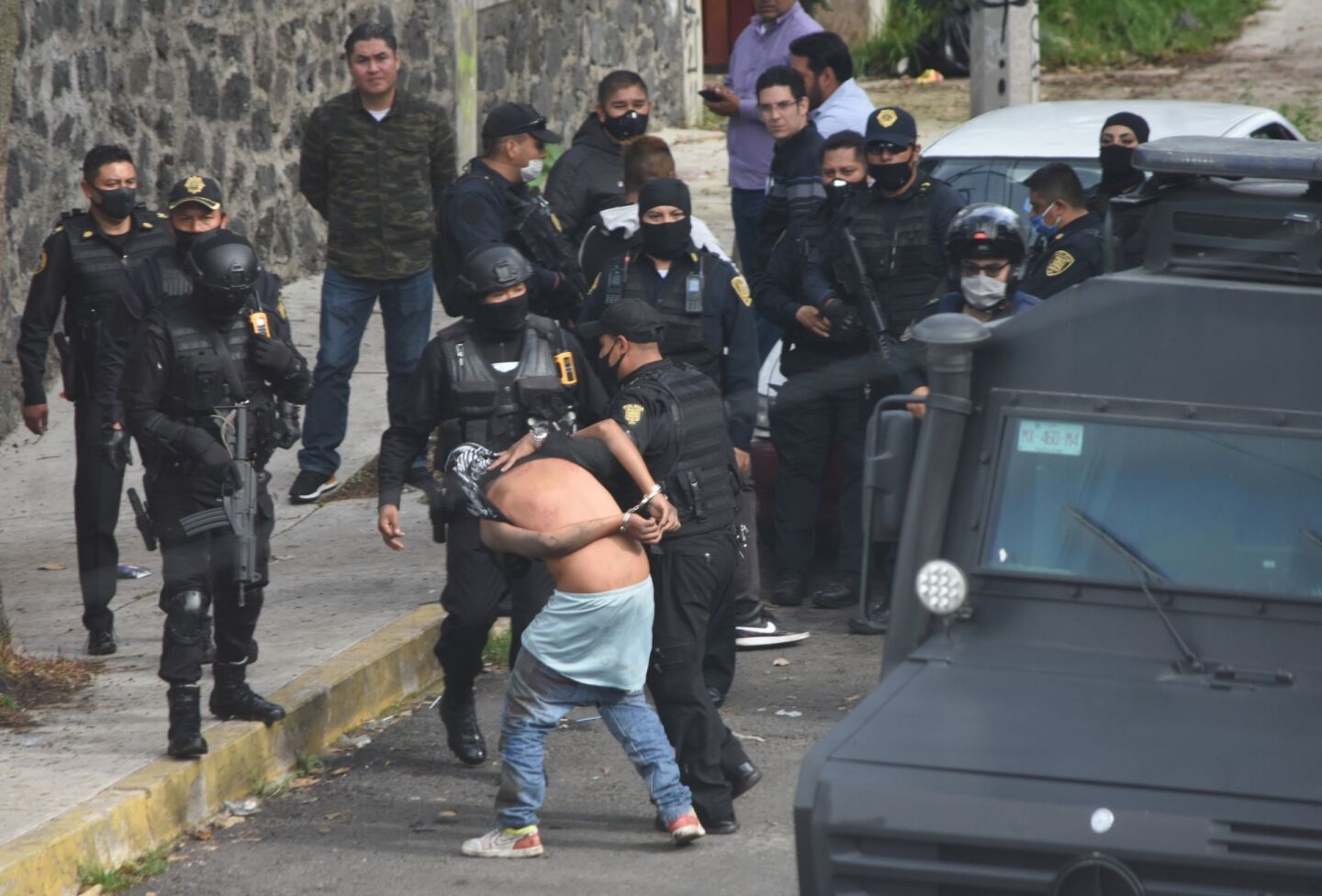 esposas Detención Extorsionadores Tlalpan-4.jpg