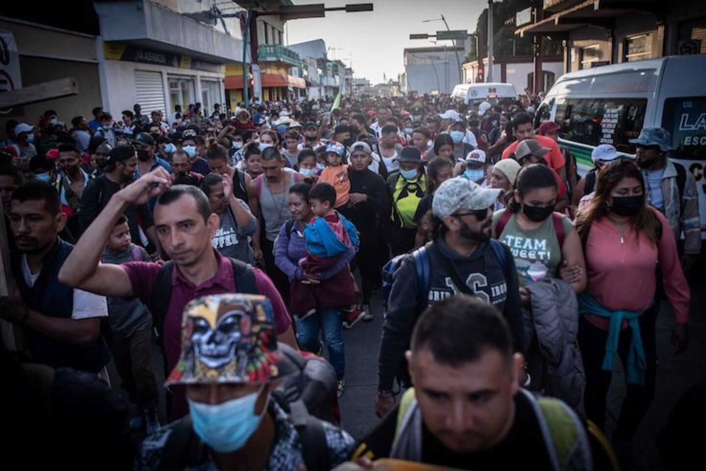 Alrededor de tres mil migrantes, en su mayoría centroamericanos, partieron esta mañana en una caravana con rumbo a la ciudad de México.