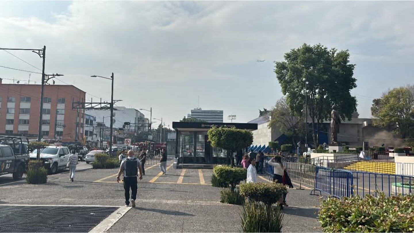 incendio-benito-juarez-cierre-estacion-parque-de-los-venados-linea-12-metro