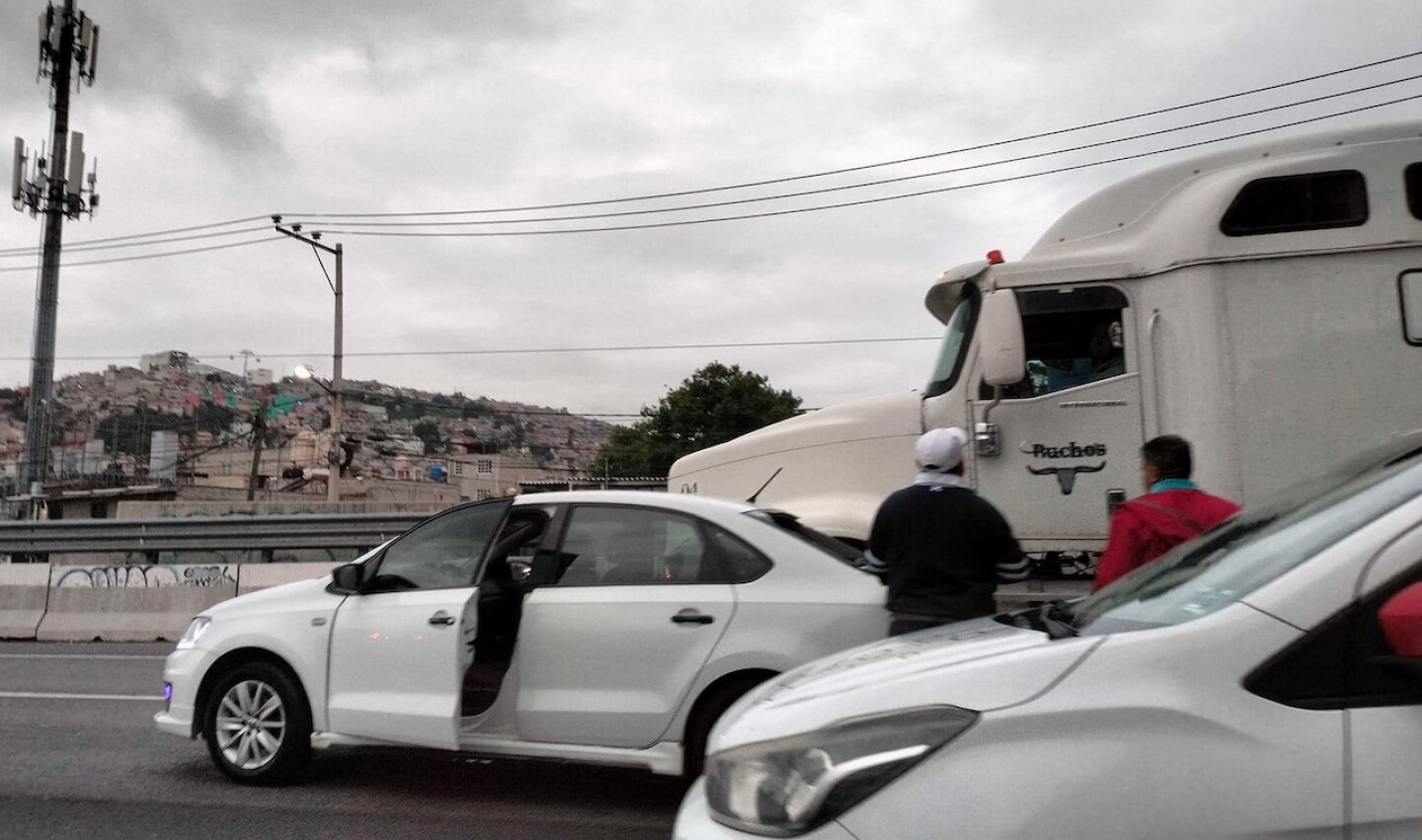 accidente-mexico-pachuca-choque-provoca-transito-lento