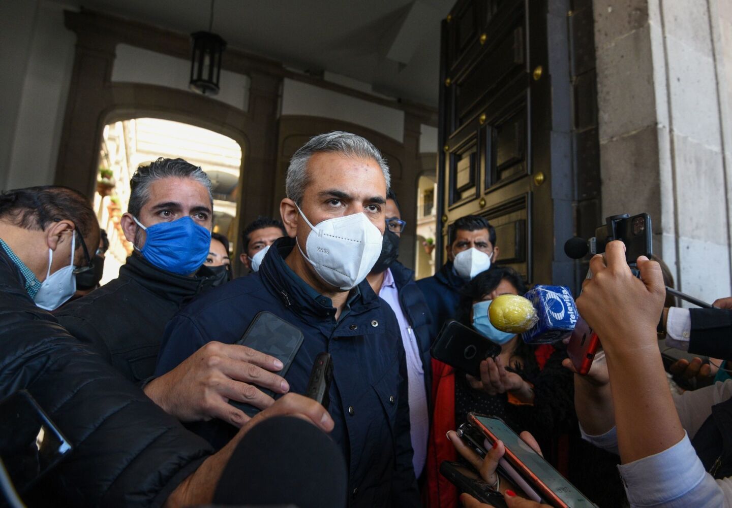 Fernando Vilchis presidente municipal de Ecatepec acudió a Palacio de Gobierno a solicitar el presupuesto que le fue designado por la Legislatura local y que no ha sido ejercido por el gobierno estatal.