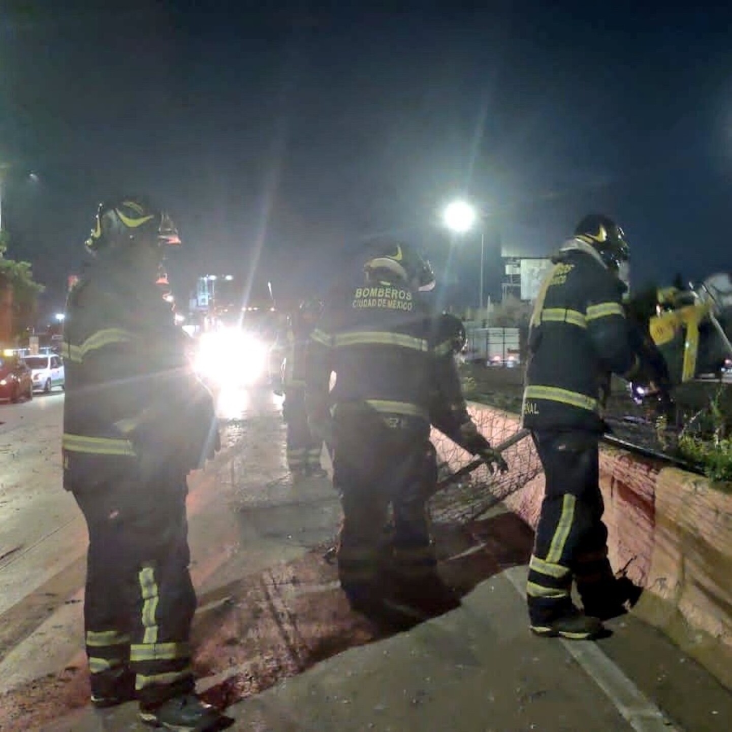 accidente-en-circuito-interior-hoy-trailer-choca-entre-el-metro-oceania-y-aragon-1