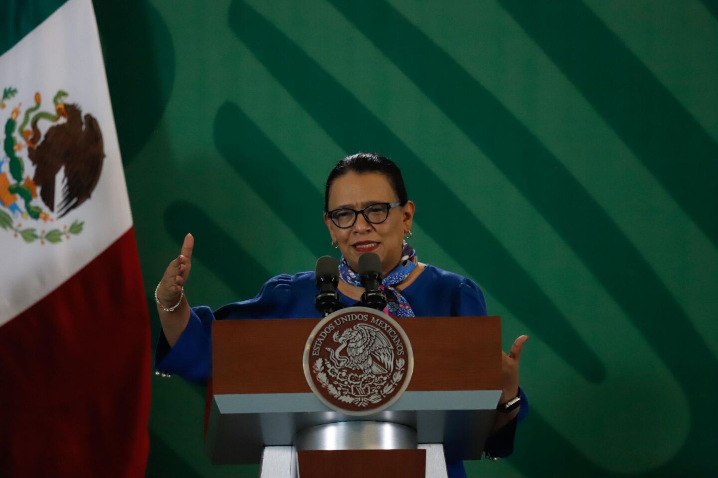 Rosa Icela Rodríguez, secretaria de Seguridad y Protección Ciudadana (SSyPC), durante la conferencia mañanera realizada en el Hangar de la Base Aérea Militar No. 8.