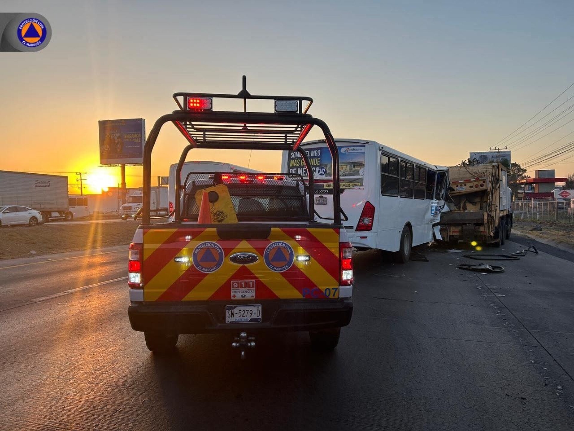 accidente-mexico-queretaro-21-heridos-en-la-carretera-57-1