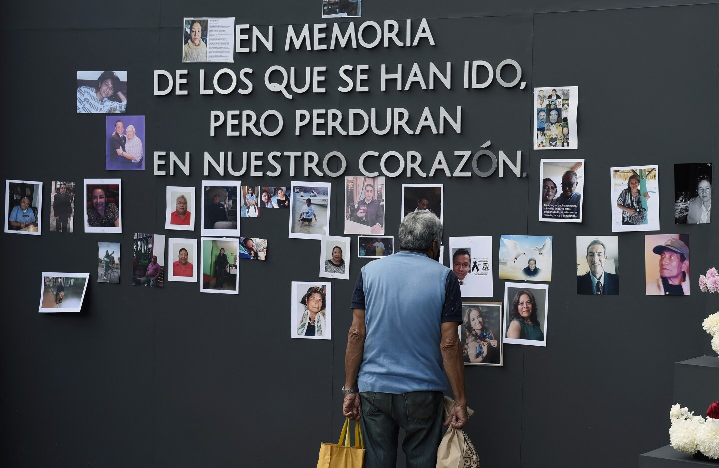 Inauguran ofrenda-memorial por víctimas de Covid en Zócalo capitalino