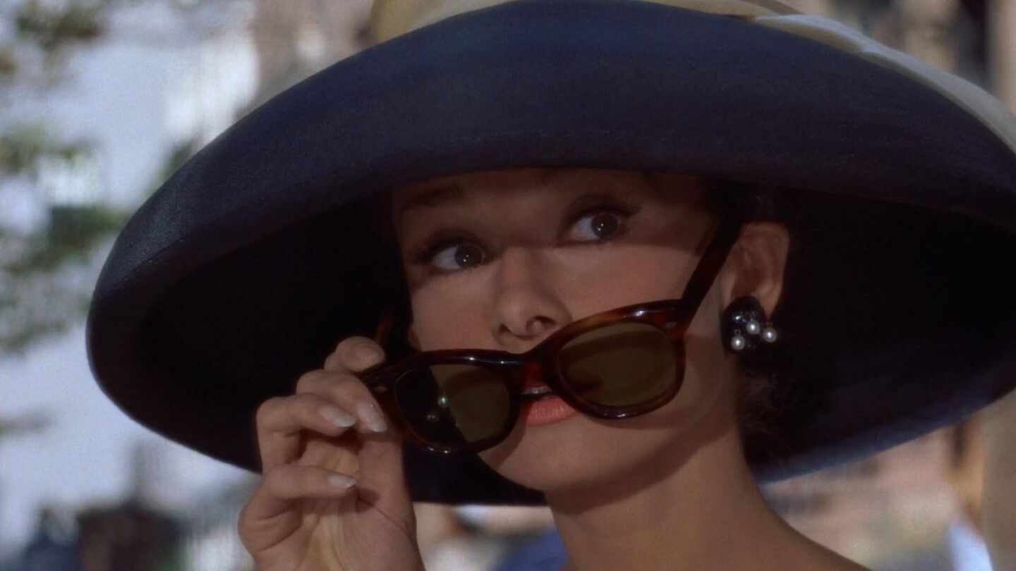 1280px-Audrey_Hepburn_Tiffany's_3