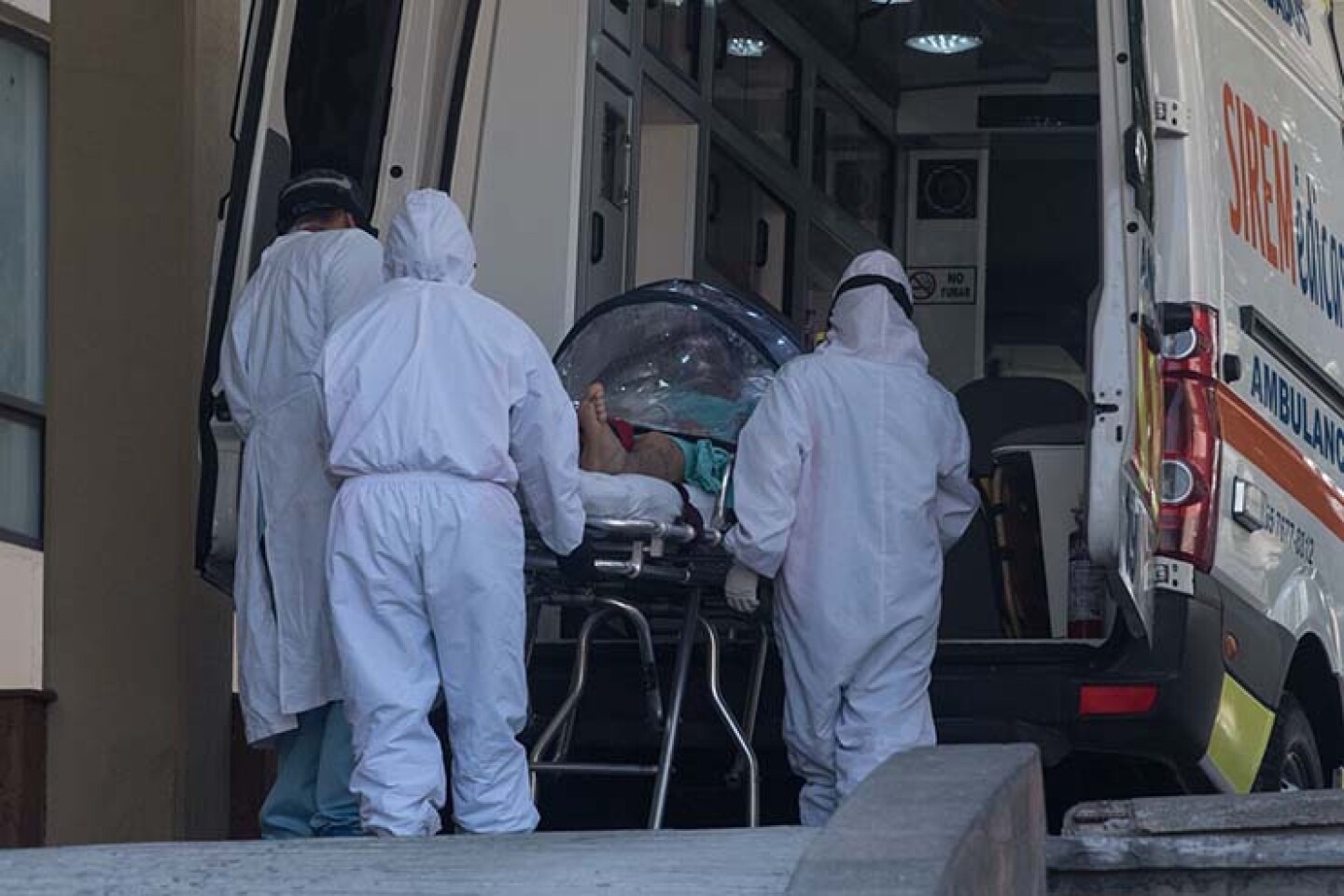 Un paciente es ingresado por síntomas covid-19 al Hospital Centro Médico Nacional Siglo XXI.