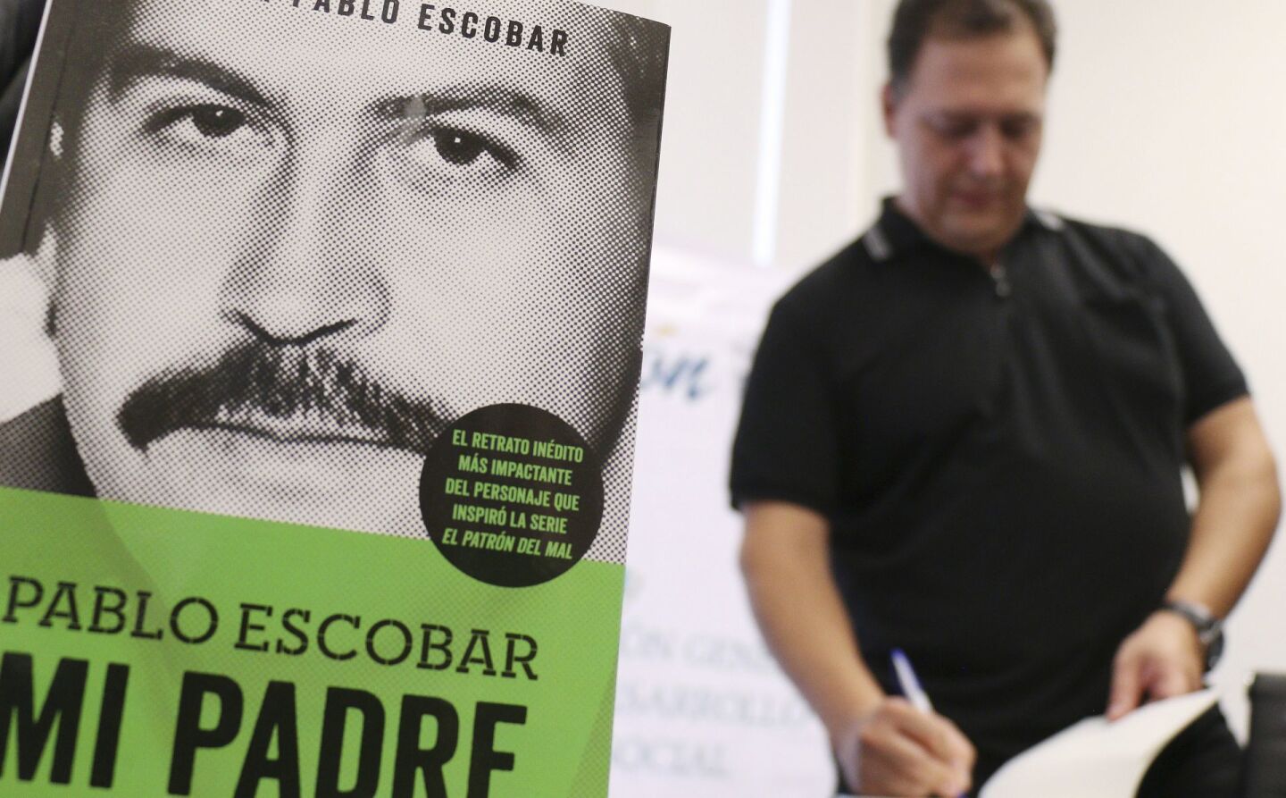 CIUDAD DE MÉXICO, 30NOVIEMBRE2016.- Juan Pablo Escobar, hijo del desaparecido narcotraficante Pablo Escobar, ofreció una charla sobre su libro "Pablo Escobar Mi Padre".FOTO: LUIS RAMÍREZ /CUARTOSCURO.COM